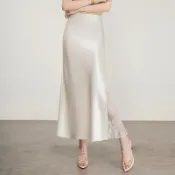 緞面杏色魚尾裙半身裙女夏季2026新款時尚修身通勤遮肚子開叉長裙#Hi, 貼心優衣家居#