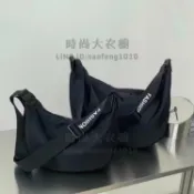 防水牛津布大容量餃子包斜背包女小眾百搭休閒運動風單肩側背包潮【時尚大衣櫥】