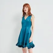 【iROO】緞面寧靜藍短版禮服