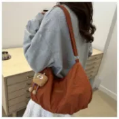 喜挖2店 今年流行斜後背包包女2025新款休閒百搭帆布包大容量通勤單肩餃子包