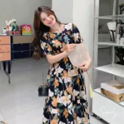 百合花滾邊過膝長洋裝【99612】春夏新款民族風渡假出遊圓領短袖印花連身洋裝 連身裙 長裙連衣裙 Sandy33