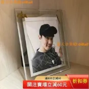 🔥人氣競標｜「手慢無」｜🎁JJ林俊傑親筆簽名照，，含玻璃相框 關於真：所均為藝人親簽，可隨意與官方簽名筆跡對比驗證。