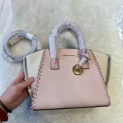 【MK｜全新】現貨 MICHAEL KORS 包包 蝙蝠包 中號 粉白 兩用包 斜背包｜Little Bee 小蜜蜂精品