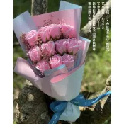 亞筑【台灣現貨基隆出貨】玫瑰精油香皂花_深紫色+滿天星乾燥花 最愛花束=〉$399 求婚/生日/畢業典禮/師生禮/情人節