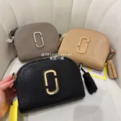 現貨👼🏻美國代購🇺🇸 Marc Jacobs MJ 專櫃款 Shutter 流蘇半月包 半月 相機包 側背包 斜背包