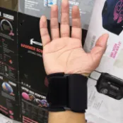 協貿國際日用品生活6館 特價處理 打保齡球用的小護腕 簡易款 風暴小短護腕