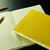 【閃物Shinygoods】Gee Note唉呦裸線裝筆記本 - 黃色