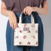 ♥ 小花日韓雜貨 — 可愛cath kidston防水手提便當袋包包-碎花、比得兔、嚕嚕米、動物