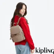『猴子包』Kipling (網路獨家款)淺棕褐色拉鍊掀蓋後背包-CITY PACK MINI