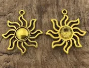 【匠真手作材料】…∼古金色太陽星吊飾∼30*34mm…一份2個10元
