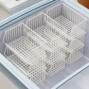 喜挖2店 冰櫃內部置物架可疊加隔層架子冰箱多層分隔框神器吊籃食品收納筐