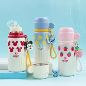 【Disney 迪士尼】316不繡鋼可愛卡通造型吊飾一蓋雙飲倒水三用保溫杯480ml-米奇/草莓熊/史迪奇