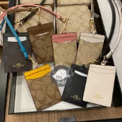 👻現貨🇺🇸 Coach 識別證 名牌夾 ID 粉 咖 吊牌 證件夾 卡套 掛脖 悠遊卡 卡夾 證件套 男 女