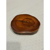 《挖寶庫》牛樟 實木塊 19.8x18.3x2.4（厚）cm 表面有上透明漆