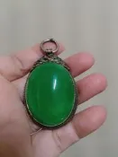 非常漂亮 濃郁綠色寶石大墜子 ~~ 鑲精緻老銀 琺琅花邊包框墜 ~~ 綠色長青寶石 事業順利招正財 ~~T