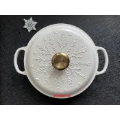 【愛咪雜貨小舖】全新Le Creuset 典藏琺瑯鑄鐵淺底鍋 淺燉鍋 壽喜燒鍋 燉飯鍋 26cm 冬日雪花 聖誕系列
