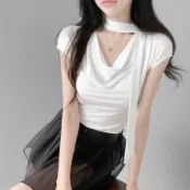 正韓【預購】女生氣質素面繞脖百搭優雅顯瘦抓皺短袖上衣 乳白 藍 黑【08.21】東大門-M18038