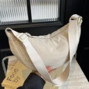熱銷🎉大容量新款休閒百搭單肩斜挎包設計感運動風小衆通勤餃子包純色斜背包 側背包女大容量 男女通用斜挎包 休閒包