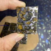 新品*熱銷*高品質肯尼亞橄欖隕石無事牌素牌 重約12克,尺寸:30.7*40.8*3mm