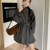 【衣隅Yiyu】復古港風撞色格紋立領毛呢外套女 冬季韓版繫帶收腰氣質大衣潮 別緻保暖小鴿子外套