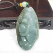 逸品軒~天然緬甸玉A貨-Z6750-帶皮猴抱桃墜子長60.2mm寬33.4mm厚17.2mm
💰售價2200元

