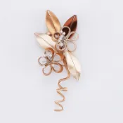 鹿港窯春仔花梅花胸針｜創新纏花工藝 生活美學展現獨特個性