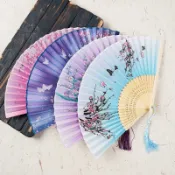 【台灣現貨⚡隔日到貨】扇子 手扇 古風 絹布 折扇團扇旗袍日式客製古典扇 中國風白花喜蝶折疊扇子 摺疊扇 絹扇 竹扇 隨