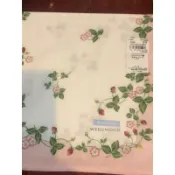 ~~凡爾賽生活精品~~全新日本進口WEDGWOOD粉紅色小紅莓造型純棉絲巾.手帕~日本製