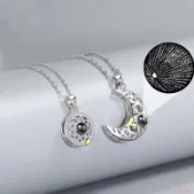 臺灣出貨12H🌈情侶項鍊一對學生愛的記憶投影日月星辰吊墜相吸鎖骨鏈送女生禮物