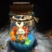 【A-ONE 匯旺】吃蘿蔔兔 迷你水草瓶 含2顆綠藻 白光LED 150ml布丁杯 DIY生態微景觀玻璃瓶