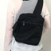 【日本直送 名牌中古包】PRADA 普拉達 側背包 黑色 三角 Logo 尼龍 vintage 古著 p8ymye