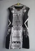 楹 ~ 全新 正品 李曉菁 黑色圖騰 洋裝 size: M