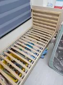 毅昌二手很新的IKEA松木3尺單人床架～