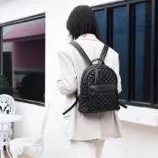 (店+)【MoonDy】包包 後背包 菱格紋包包 經典包款 黑色包包 個性包包 小香包包 真皮後背包 羊皮包包 送女生 送閨蜜 小禮物