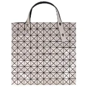 【ISSEY MIYAKE 三宅一生】BAOBAO 亮面方格10x10手提包(米色/大)