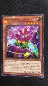 DBGI-JP038　	Em帽子詭術師　	效果怪獸　	等級4　	地　	魔法使族　	普卡碎鑽　	1100　	1100　	