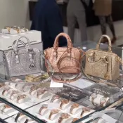 MICHAEL KORS MK Ciara系列字母logo徽標吊飾女士晚宴包餃子包手提單肩斜挎包35H9RGFC80 【 菲尼斯 國際精品 ★初秋極享】女神手袋