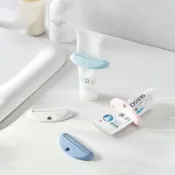 💥 鮮貨 擠牙膏器 牙膏夾子洗面奶護手霜擠壓器 手動擠壓牙膏軟管壁掛式