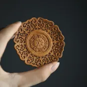 快樂一購 故宮黃楊木鏤空杯墊透雕纏枝紋茶托小葉黃楊杯托隔熱茶墊茶道配件