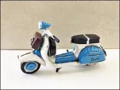 藍白色復古刷舊金屬偉士牌摩托車 手工鐵皮模型車 復古行李箱VESPA老偉速克達老爺車重機擺飾品工藝品收藏擺件【歐舍傢居】
