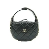 Chanel 香奈兒 菱格羊皮淡金釦手提彎月包(AP3095-黑)