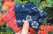 Sofie 機縫工房【五瓣花 龜甲紋】香火袋 五色線平安符袋 手工五色繩項鍊福袋 車掛鑰匙珠鍊包包吊飾 宮廟結緣品 手作