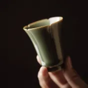 越窯龍泉梅子青瓷 花口聚香杯 功夫茶具 主人杯 品茗杯 家用茶杯 輕奢茶具 聞香杯 四入組