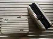 《RIMOWA 德國 Lufthansa 漢莎航空頭等艙【霧金色】全新未拆封化粧盥洗包 / 置物包 / 過夜包！》