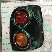 日產大盤 NISSAN 原廠 VERITA 復古車 後燈 尾燈 總成 上紅 下黃