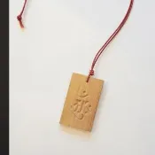 【MU LIFE 荒木雕塑藝品】大日如來菩薩梵字守護香佩-十二生肖羊/猴(印度老山檀香木)