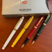 筆來筆趣》 Aurora Ipsilon舒適龍  玉山 3952 春夏秋冬 鋼筆