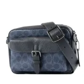 COACH 男款 Warner 緹花LOGO防刮拉鍊斜背包-單寧藍