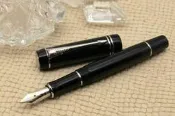 最新2014 PARKER派克 DUOFOLD 小多福世紀系列鋼筆-黑桿白夾18K750鋼筆 F尖(P0779680)