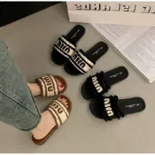 美鞋秀秀🥳立體大logo素色超柔軟平底拖鞋 軟底一字拖鞋 拖鞋 平底 蓬蓬 時尚 軟底 好穿 膠底 防滑 休閒拖 渡假風